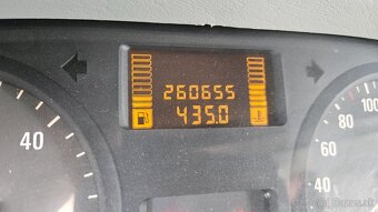 Opel Vivaro 2.5 CDTI - 8