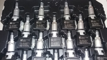 100% originálny TPMS senzor tlaku v pneumatike pre MERCEDES - 8