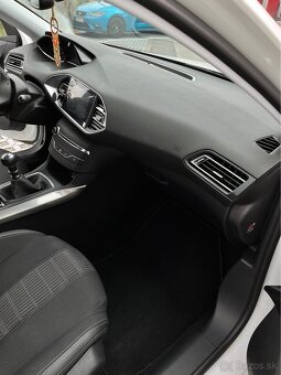 Predám / Vymenim PEUGEOT 308 1.6 HDi ALLURE r.v. 1/2018 - 8