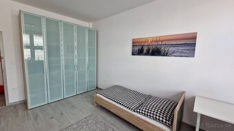 Na prenájom 3-izbový byt na Kollárovom nam. - 8