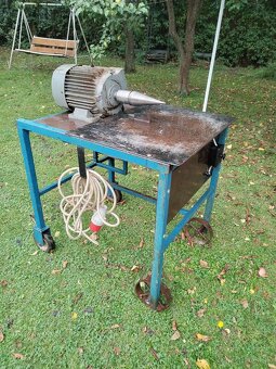 Predám kužeľová štiepačka na drevo 5,5 KW - 8