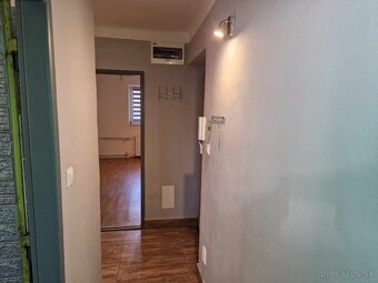 Na predaj 2 izbový byt po rekonštrukcii v meste Handlová. - 8
