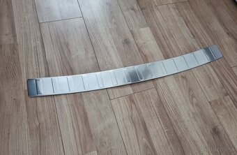 NEREZOVA LISTA NA KUFOR NA NAKLADACIU HRANU - 8