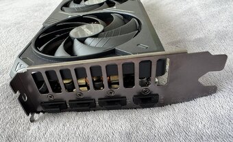 Grafická karta GIGABYTE GeForce RTX 5060 Ti WINDFORCE 16G - 8