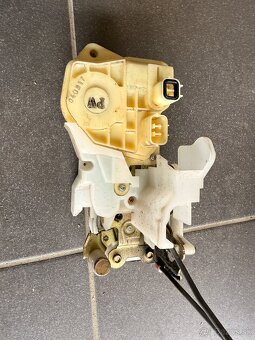 Predám ND na ľavé zadné dvere – Honda Jazz 2002 - 2008 - 8