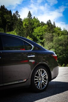 Lexus LS600h 4x4 - 8
