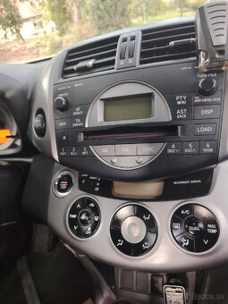 Toyota RAV4 - 8
