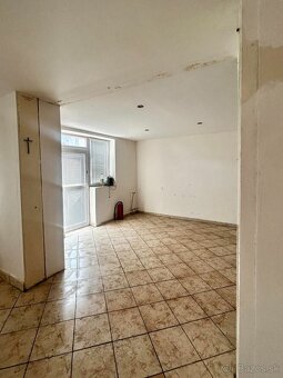 Na prenájom/predaj budova (obchodné priestory) Sečovce - 8