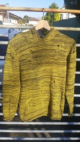Trendy pletený sveter s kapucňou - 8