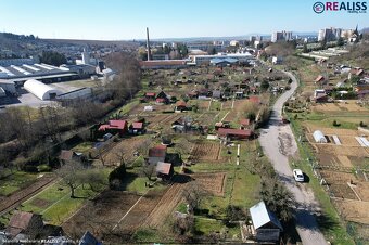 Predaj záhradnej chatky s vysporiadanou záhradou 579 m2. el. - 8