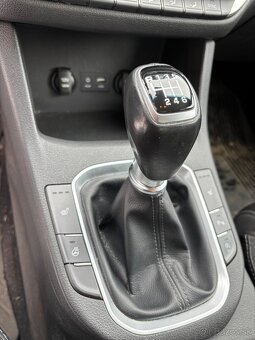 Hyundai i30 Fastback 1.4 T-GDI 103 kW – TOP STAV, 103 000 km - 8