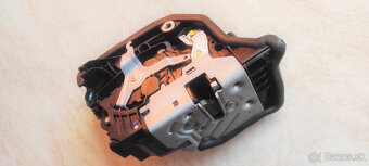 zámok pravých predných dverí na BMW - 8