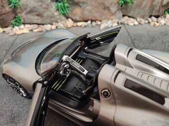 Prodám model 1:18 porsche 918 spyder 2010 Minichamps - 8
