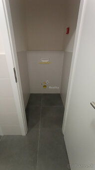 Na prenájom obchodné priestory v budove Orbis Nitra - 8