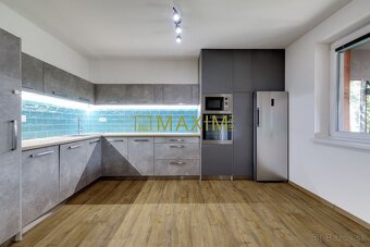 TOP Exkluzívny 4-izbový dom v Miloslavove: Bazén, záhrada, f - 8