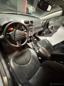 Toyota RAV4 2010 - 8