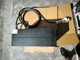 Záložný náhradný zdroj elektriny pre domacnosť / firmu - APC - 8