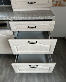 Venkovská kuchyňská linka s vestavěnými spotřebiči,5627 - 8