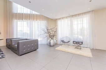 Luxusná 6-izbová vila s wellness centrom, bazénom a hosťovsk - 8