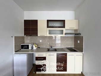 Na predaj zariadený 2-izbový apartmánový byt s balkónom - 8