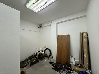 Prenájom výrobno-skladového priestoru 246 m² priamo na Vajno - 8