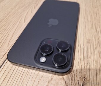 Apple iphone 15 pro max 256gb čierny titan - 8