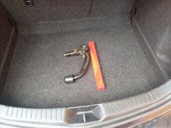 Mazda 3---1.6i-benzin--77Kw-105Ps-najazdené.-157300km - 8