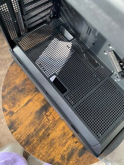 🖥️ PC skrinka – Zalman P10 Black - 8