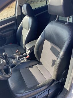 ŠKODA OCTAVIA 2,0 TDI - 8