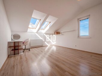 REZERVOVANÉ - VÝHĽAD NA KARPATY V 3IZBOVOM BYTE V SLOVENSKOM - 8