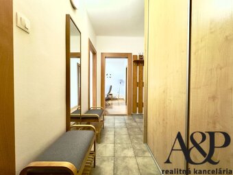 3 IZB. REKONŠTRUOVANÝ BYT S BALKÓNOM A KOMOROU, 74M2, ROBOTN - 8