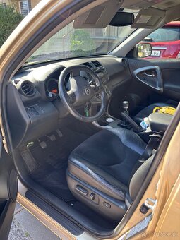 Toyota Rav 4 - 8