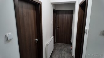 Kancelária / obchodný priestor v centre DS - 8
