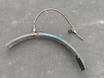 Predám predný blatník a brzda na starožitný bicykel - 8
