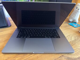 16" Macbook pro M1 Max - 64gb RAM, 1TB SSD, 24 jadrová GPU - 8