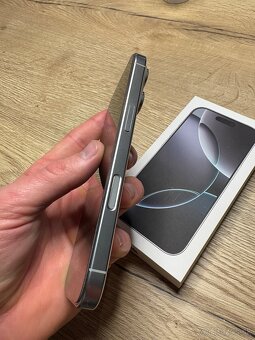 Apple iPhone 16 Pro 512GB - 8