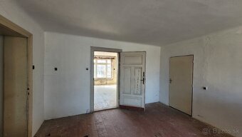 Půdní prostor o podlahové ploše 290 m² - 8