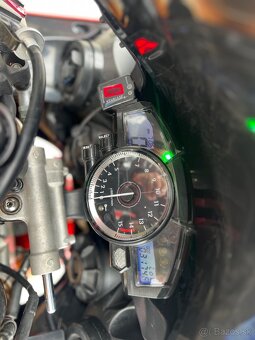 Yamaha YZF R1 - 8