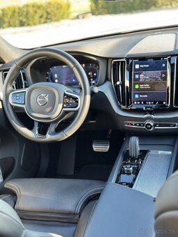 VOLVO XC60 B5 R-DESIGN - 8