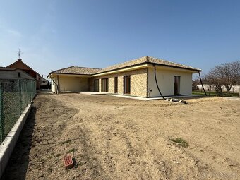 Luxusný 4-izb.Bungalov s dvojgarážou, s fotovoltaikou...... - 8