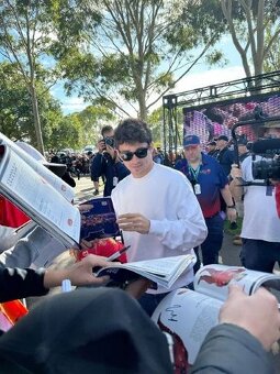 HELMY Ferrari 1:2 Leclerc -orig.podpisy,Sains Vettel - 8