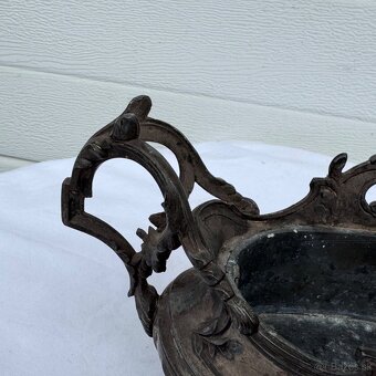 Starožitná zdobená žardiniéra s ružičkama - 8