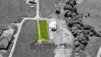 Tichý a slnečný stavebný pozemok Bitarová - 8