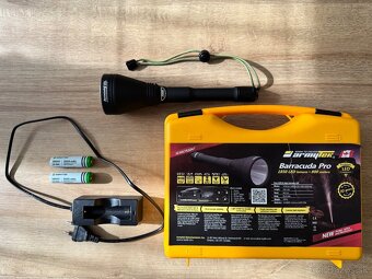 Hľadacie svietidlo Armytek Barracuda Pro - 800 metrov dosah - 8