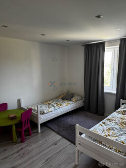 Na prenájom priestranný 3-izb. - 80m² byt s balkónom v Lomni - 8