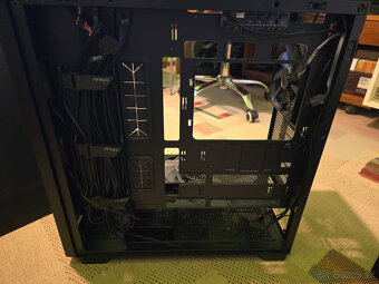 Antec Flux (Midi-Tower) Black - 8