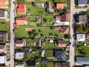 REZERVOVANÉ Na predaj krásny stavebný pozemok v obci... - 8