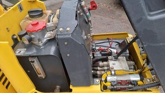 JEŽKOVÝ VÁLEC BOMAG BMP 8500-2016 - 8