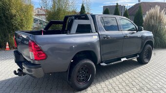 TOYOTA HILUX S NAVIJÁKOM - NA PREDAJ / NA SPLÁTKY - 8
