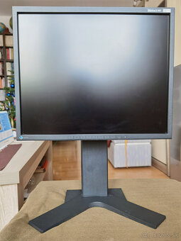 Predám veľmi zachovalý LCD EIZO FlexScan L568 17" monitor - 8